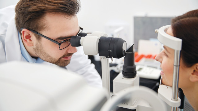 רופא עיניים (צילום: אינג אימג')