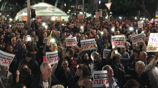 המפגינים בשדרות רוטשילד (צילום: אבשלום ששוני)