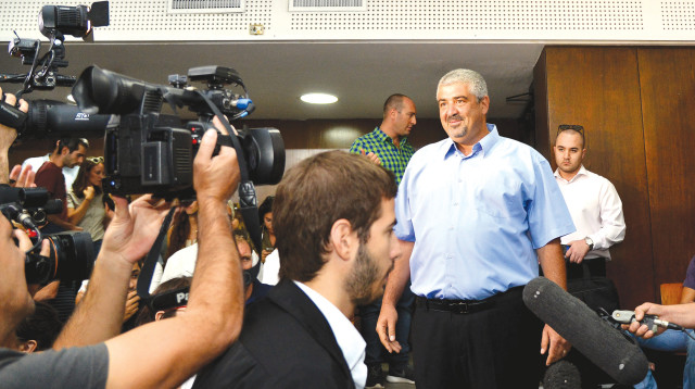 שלומי לחיאני ביציאה מבית המשפט (צילום: פלאש 90)