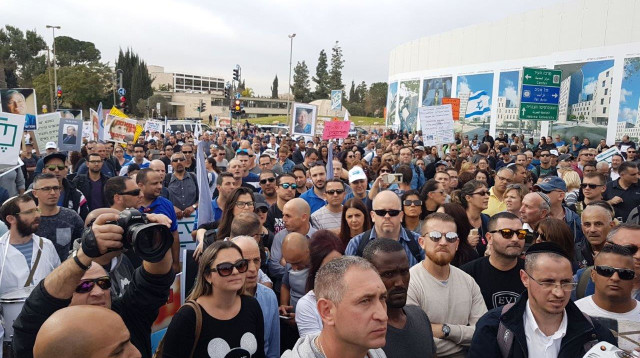 הפגנת עובדי טבע מול משרד ראש הממשלה (צילום: ההסתדרות הכללית)