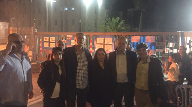 ניר ברקת תומך בעובדי טבע משאפים (צילום: באדיבות דוברות ההסתדרות)