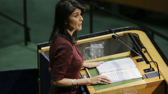 ניקי היילי נואמת בעצרת האו"ם (צילום: AFP)