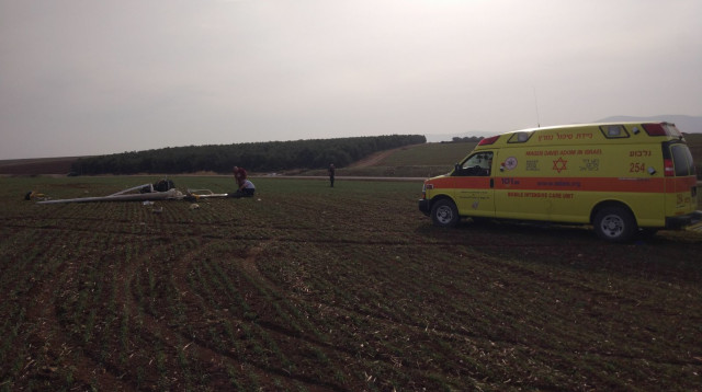 זירת התרסקות האולטרה לייט  (צילום: יוסי ניימרק, תיעוד מבצעי מד"א)