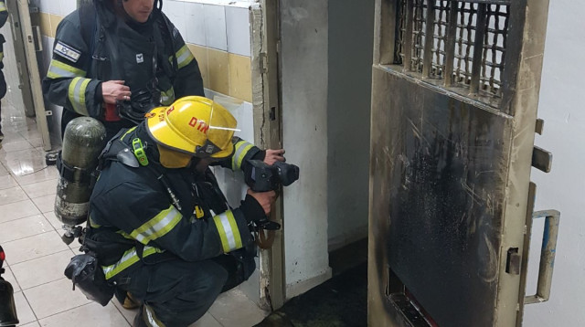 שריפה במגרש הרוסים (צילום: דוברות כבאות והצלה)