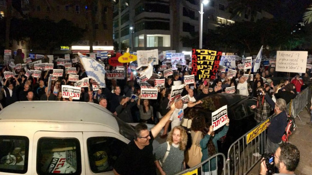 ההפגנה בשדרות רוטשילד נגד השחיתות השלטונית (צילום: אבשלום ששוני)