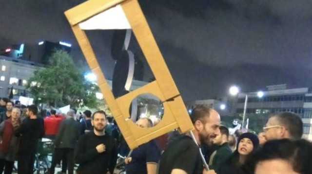 "תמונת הגיליוטינה" (צילום: ישי פרידמן, מקור ראשון)