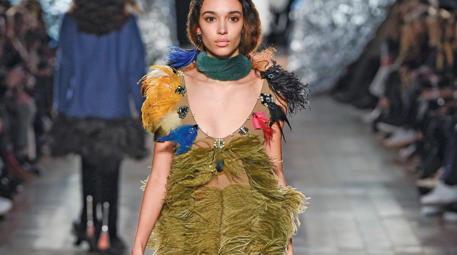 שמלת נוצות של סוניה ריקל לטקטיק. 7,480 שקלים (צילום: סוניה ריקל לטקטיק)