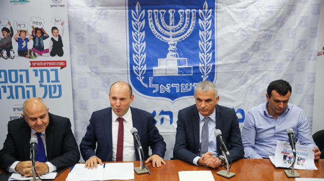 השרים כחלון ובנט מציגים את תוכנית קיצור החופשות (צילום: הדס פרוש, פלאש 90)