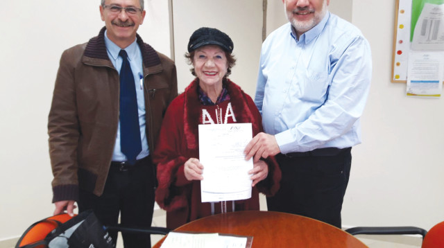 אנה ולנטי עם אנשי לשכת התעסוקה (צילום: יח"צ)