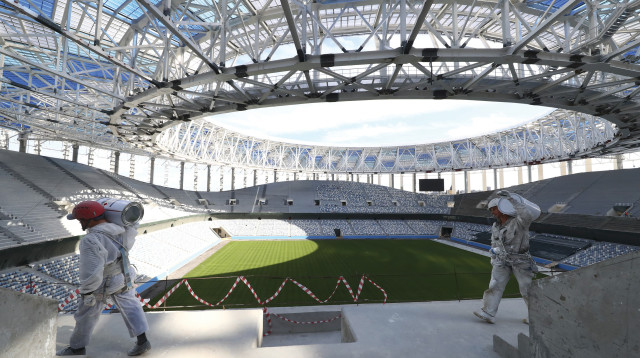 הכנת איצטדיון למונדיאל ברוסיה (צילום: רויטרס)