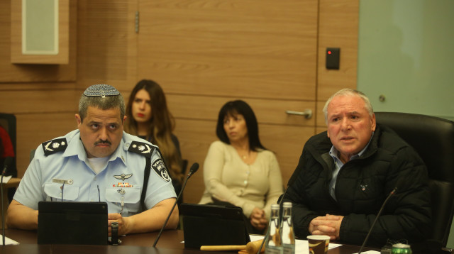 המפכ"ל אלשיך בדיון על העלאת שכר השוטרים בכנסת (צילום: מרק ישראל סלם)