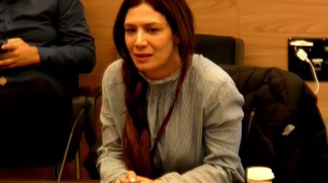 סופי צדקה בדמעות בדיון בכנסת (צילום: דוברות הכנסת)