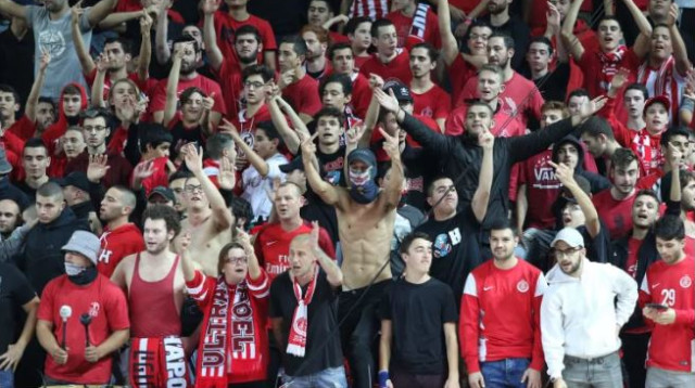 אוהדי הפועל תל אביב (צילום: עדי אבישי)