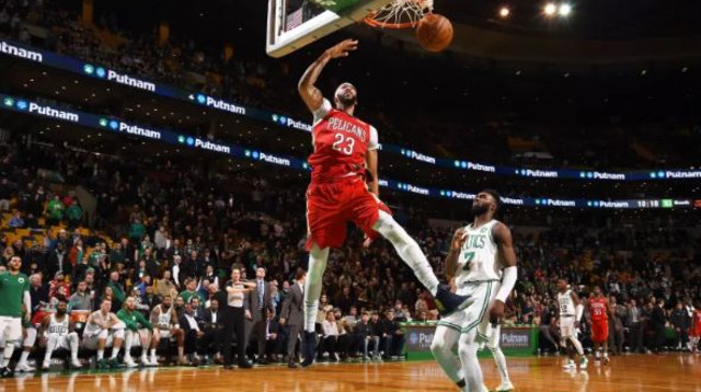 אנתוני דיוויס חוגג על הסלטיקס (צילום: AFP)