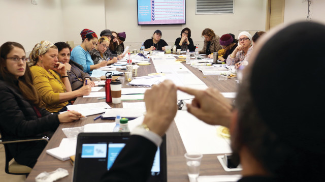 קורס משגיחות כשרות (צילום: אריאל בשור)