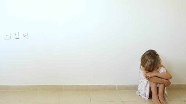 ילדה נפגעת התעללות, אילוסטרציה (צילום: חן לאופולד, פלאש 90)