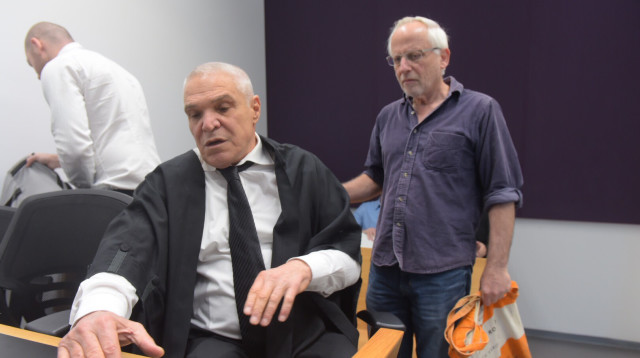 יגאל סרנה ועו"ד יוסי כהן (צילום: אבשלום ששוני)