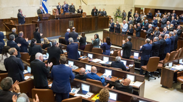 נאום פנס בכנסת (צילום: פול אמיל סלמן)