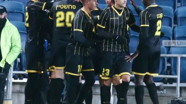 בית"ר חוגגת ניצחון (צילום: דני מרון)