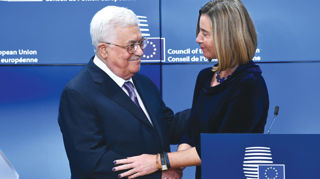 אבו מאזן ופדריקה מוגריני (צילום: AFP)