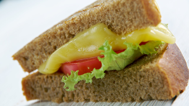 סנדוויץ' עם גבינה (צילום: אינג אימג')