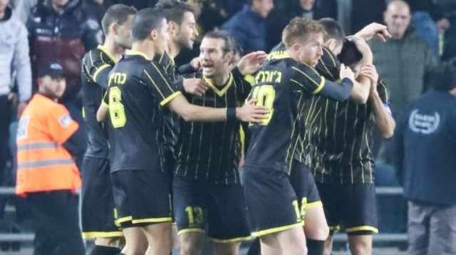 שחקני בית"ר חוגגים (צילום: דני מירון)