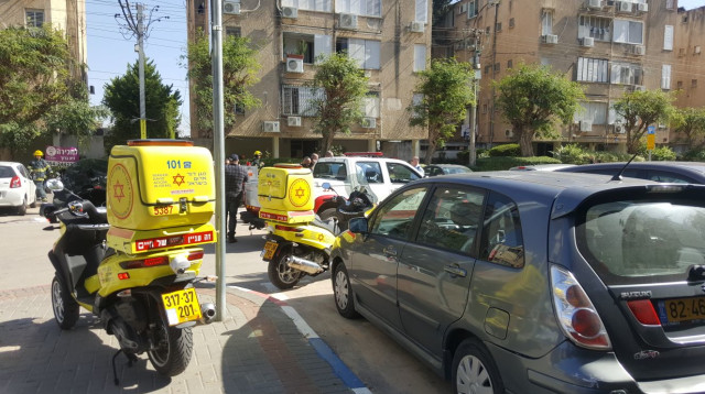 כוחות הצלה ואמבולנסים  (צילום: יששכר וויס תיעוד מבצעי מד"א)