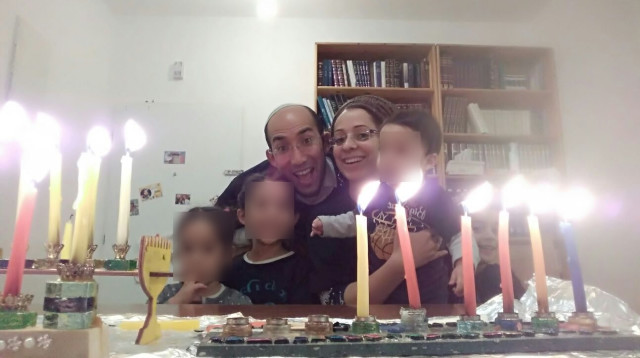 הרב איתמר בן גל ז"ל ומשפחתו (צילום: באדיבות המשפחה)