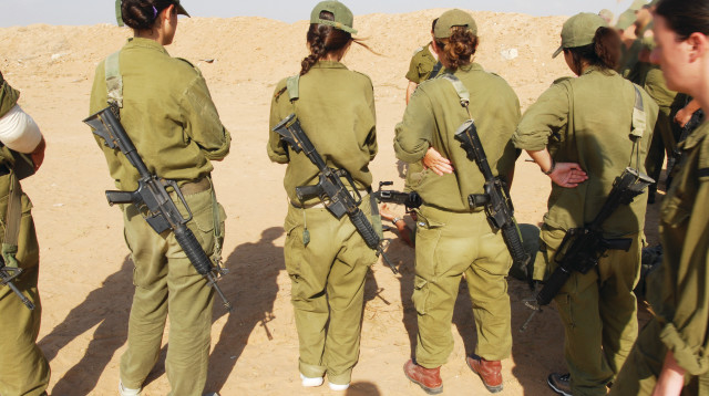 חיילות בצה"ל, למצולמות אין קשר לנאמר (צילום: גילי יערי, פלאש 90)