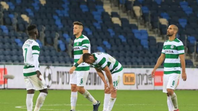 שחקני מכבי חיפה מאוכזבים (צילום: ערן לוף)