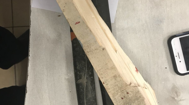 הכלים שבהם נעשה שימוש בקטטה באשדוד (צילום: דוברות המשטרה)