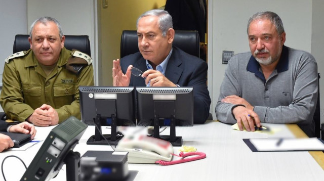 נתניהו, ליברמן ואייזנקוט (צילום: אריאל חרמוני, משרד הביטחון)