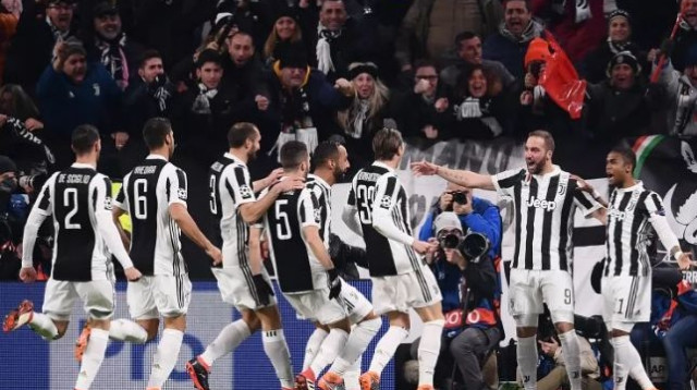 יובנטוס חוגגת (צילום: AFP)