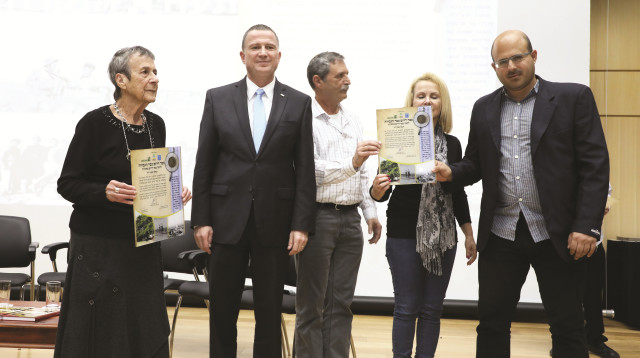 טקס הענקת אות ההוקרה ללוחמי כפר דרום (צילום: יצחק הררי)