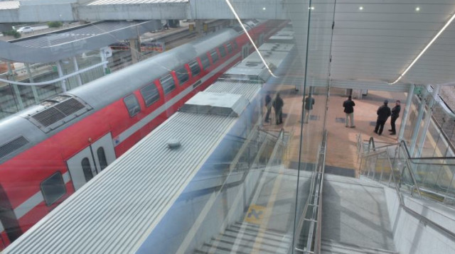 המסוף החדש בתחנת הרכבת ת"א סבידור (צילום: אבשלום ששוני)