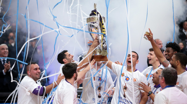 הפועל חולון מחזיקת גביע המדינה בכדורסל (צילום: אודי ציטיאט)