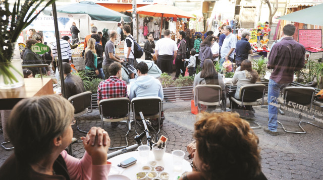 בית קפה בתל אביב (צילום: גילי יערי, פלאש 90)