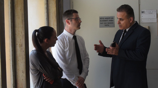 נציגת המשטרה, פקד אור רובין, נציג ני"ע, עו"ד ערן שחם שביט וסנגורו של אלוביץ' (צילום: אבשלום ששוני)