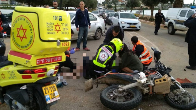 תאונת דרכים בקדימה (צילום: דוברות מד"א)