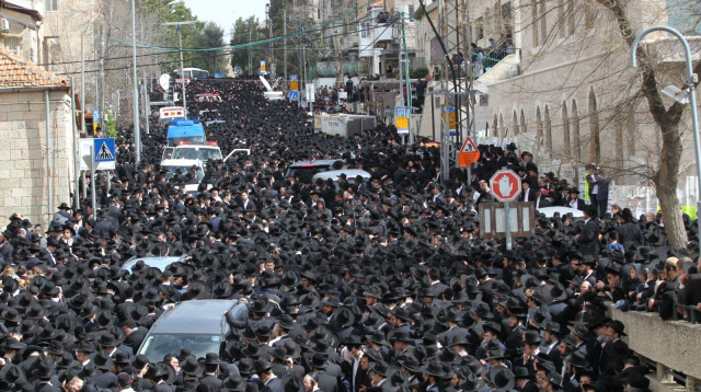 הלוויית הרב אוירבך (צילום: הלל מאיר/TPS)