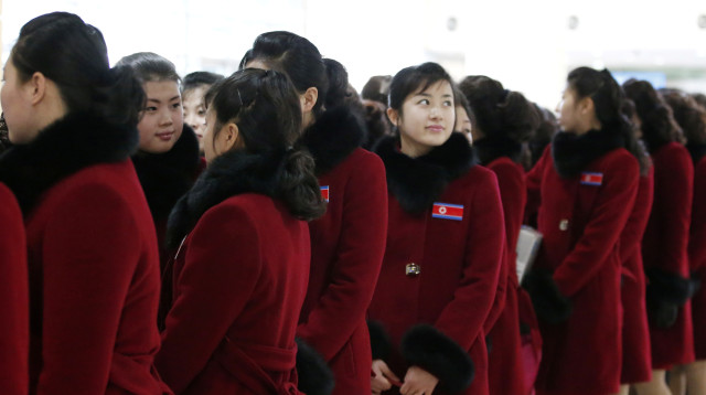 נבחרת המעודדות של קוריאה הצפונית (צילום: רויטרס)