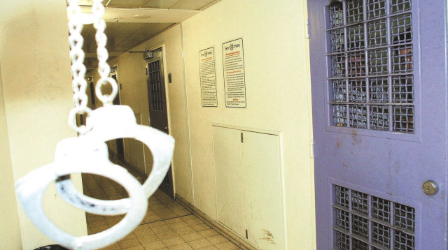 תא מעצר (צילום: יהודה לחיאני)