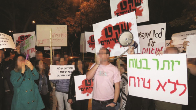 מחאת הורים על עבירות המין בבתי הספר (צילום: פז בר)