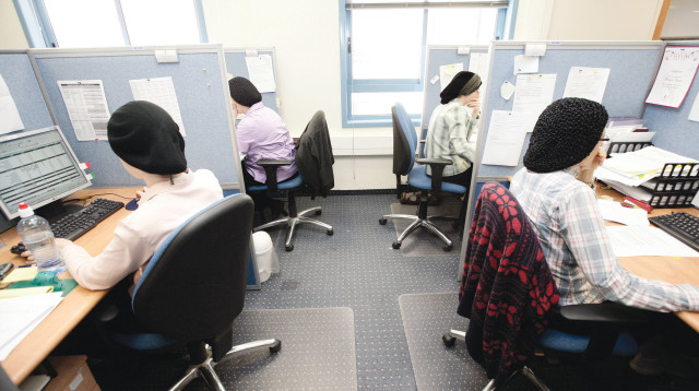 נשים בעבודה (צילום: אביר סולטאן, פלאש 90)