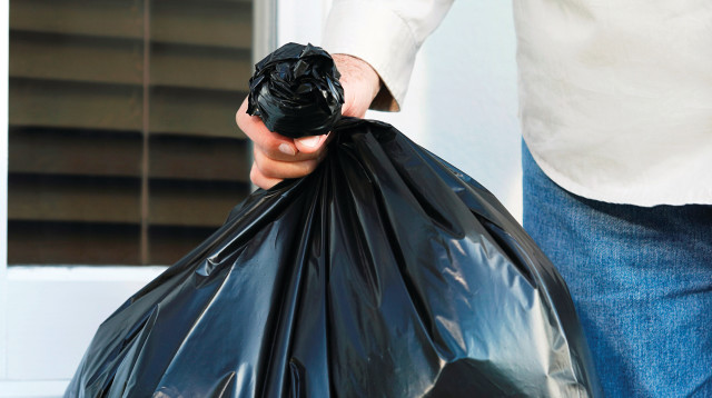 שקית זבל, אילוסטרציה (צילום: אינג אימג')