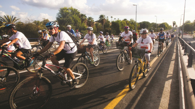 רוכבי אופניים (צילום: רוני שוצר, פלאש 90)
