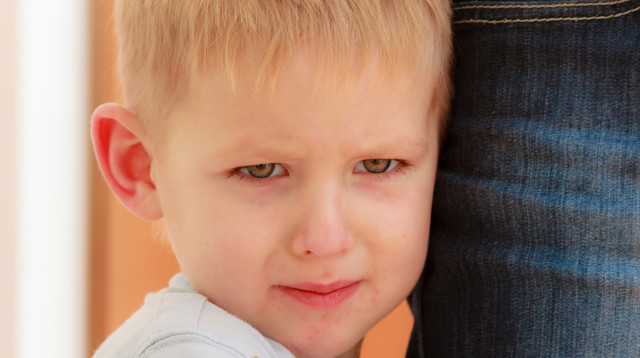 ילד מסרב ללכת לבית הספר (צילום: אינגאימג')