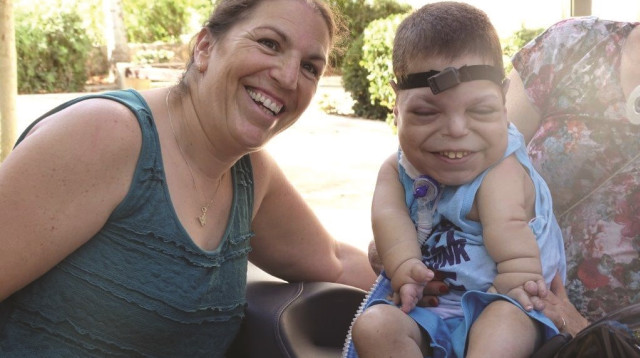 סמדר ואור פרץ. "מול שוקת שבורה" (צילום: באדיבות המשפחה)