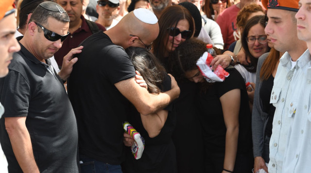 משפחתו של סרן זיו דאוס (צילום: אבשלום ששוני)