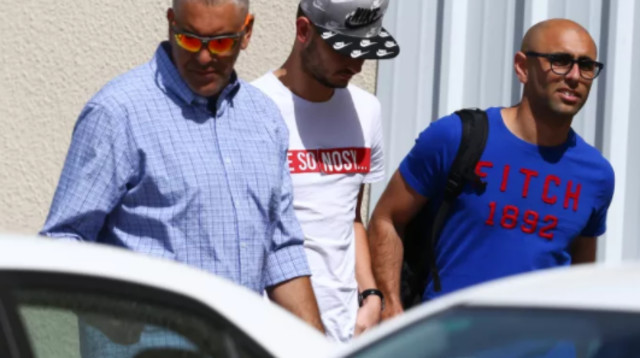 אנתוני וארן ביציאה מהחקירה  (צילום: לירון מולדובן)